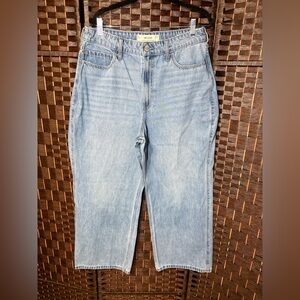 Hollister Curvy Ultra High Rise Baggy Jeans Size 32/14 Short Light Wash